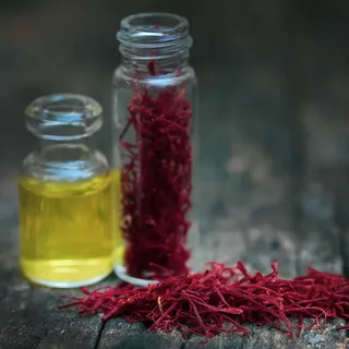 تصویر 3 از زعفران دستچین اصل تازه و خالص با رنگ‌ دهی بالا